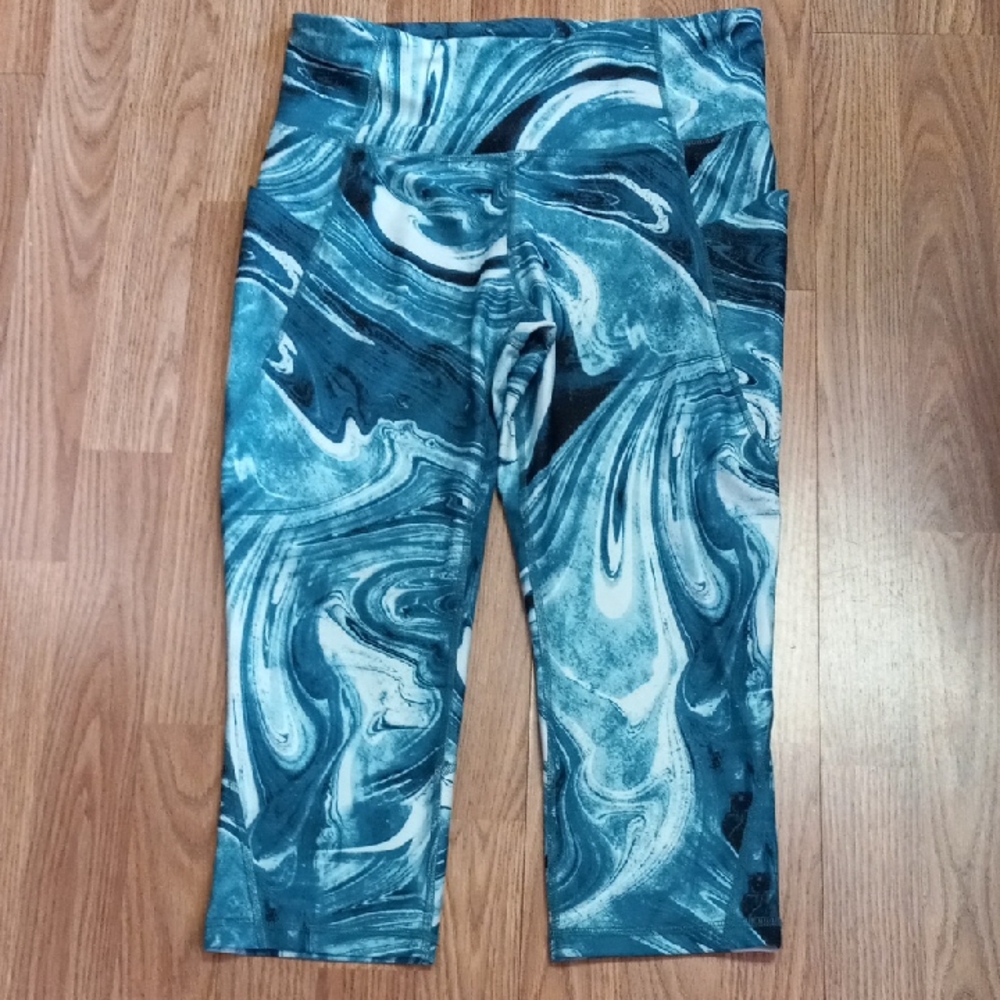 Xersion Teal and White Swirl Anti-Odor Capri  Leggings With Side Pockets
